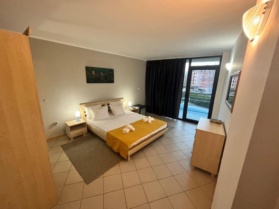 Large Apartment In Pantai Sunny Bagian luar foto