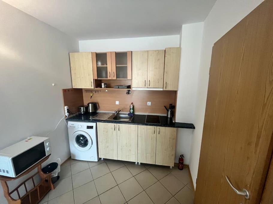 Large Apartment In Pantai Sunny Bagian luar foto